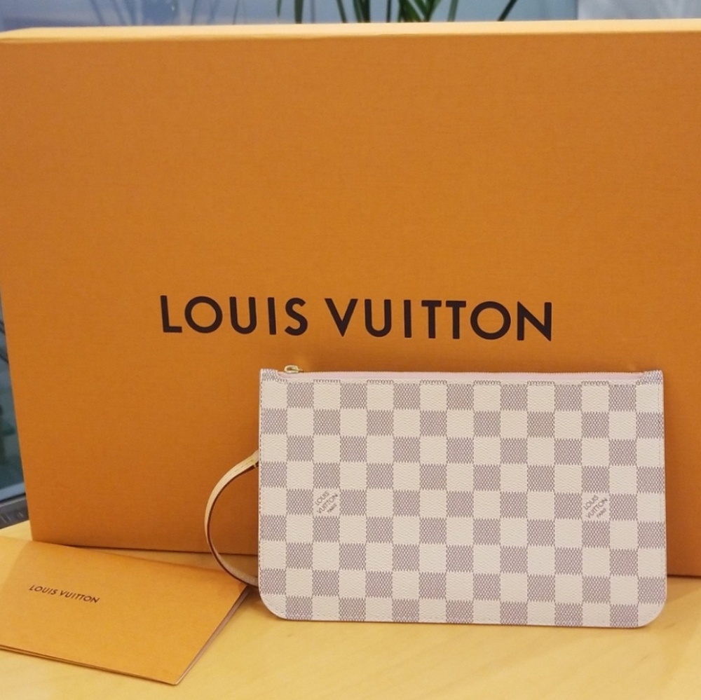 Louis Vuitton Neverfull Wristlet Pochette